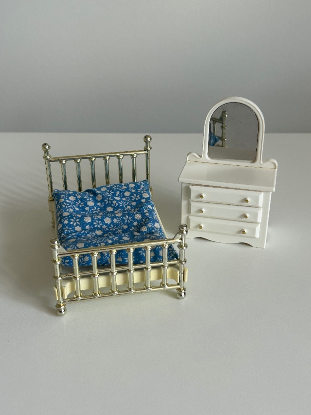Vintage 70s 80s Fisher Price Dollhouse Decorator Set #255 Bedroom Complete (18b)